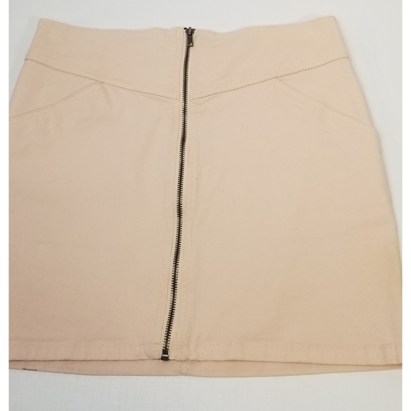 Divided Floral Mini Pencil Skirt,10. 1 - Picture 7 of 7